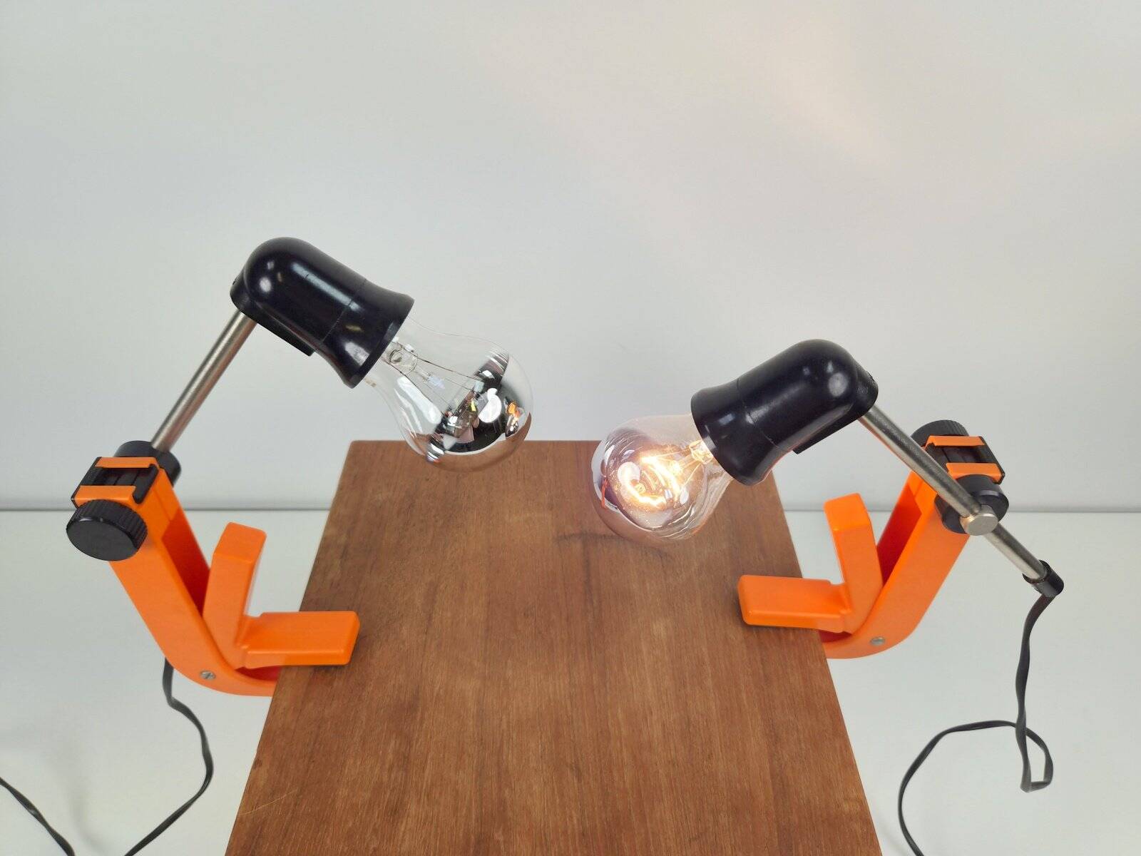 Lampes à pince Revue type 2323, orange, 1970, lot de 2