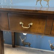 Table console en bois de cerisier avec 3 tiroirs
