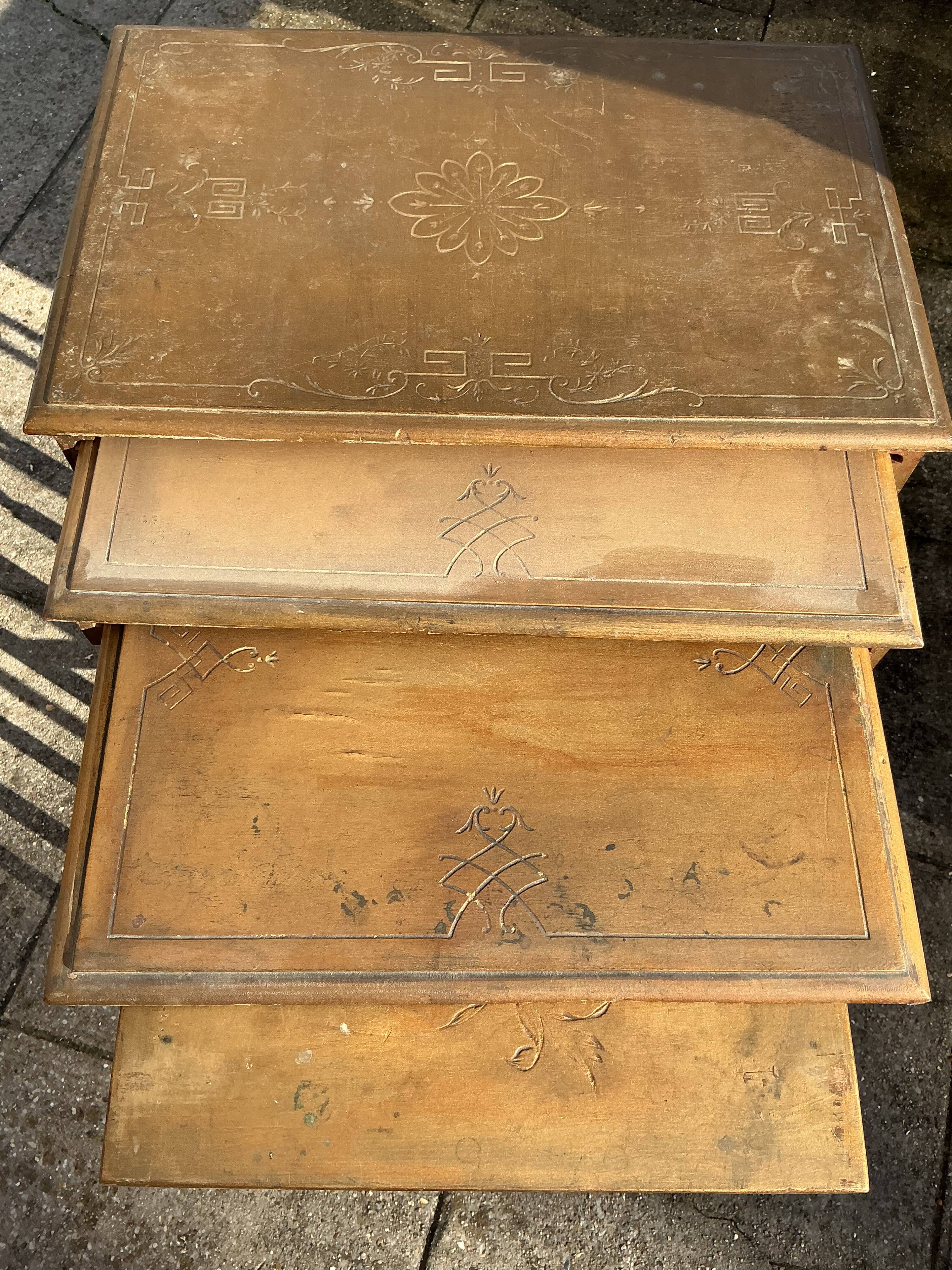 Tables gigogne anciennes- lot de 4 - vintage