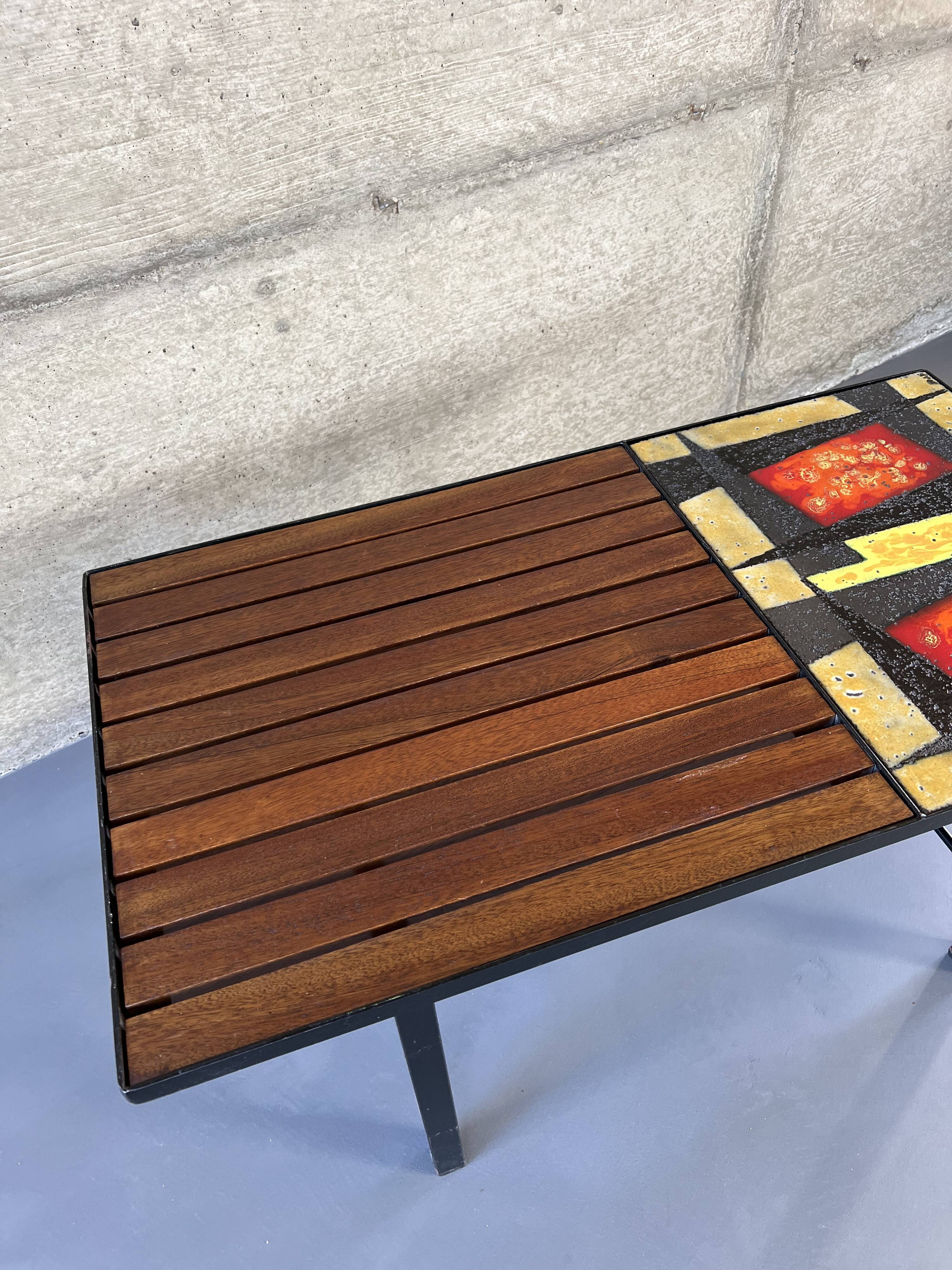 Table basse mid-century, teck, acier et pierre de lave