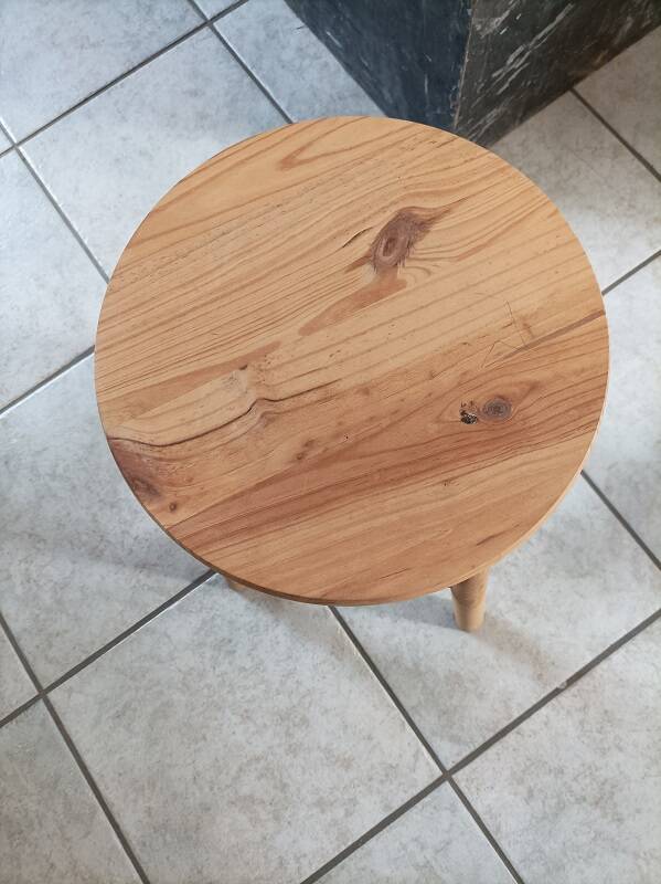 Aero-gummed solid wood stool dp 1023410