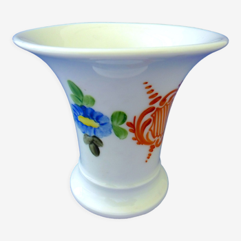 Cone vase decorated with a lyre and a flower