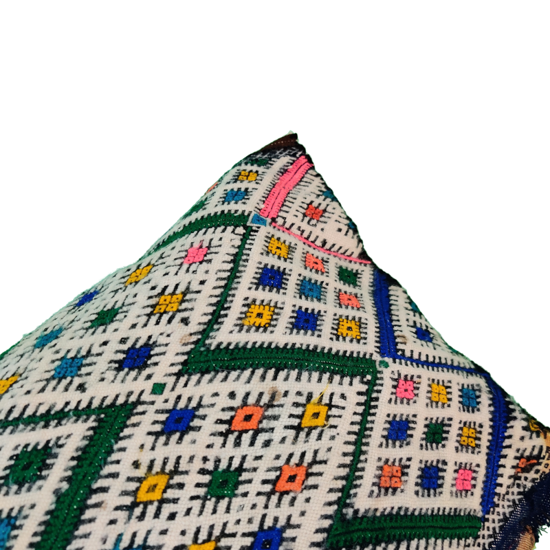 Berber cushion Kilim with 2 pompoms