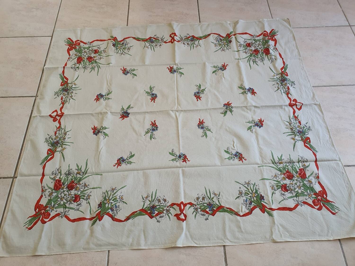 Printed tablecloth 145×130