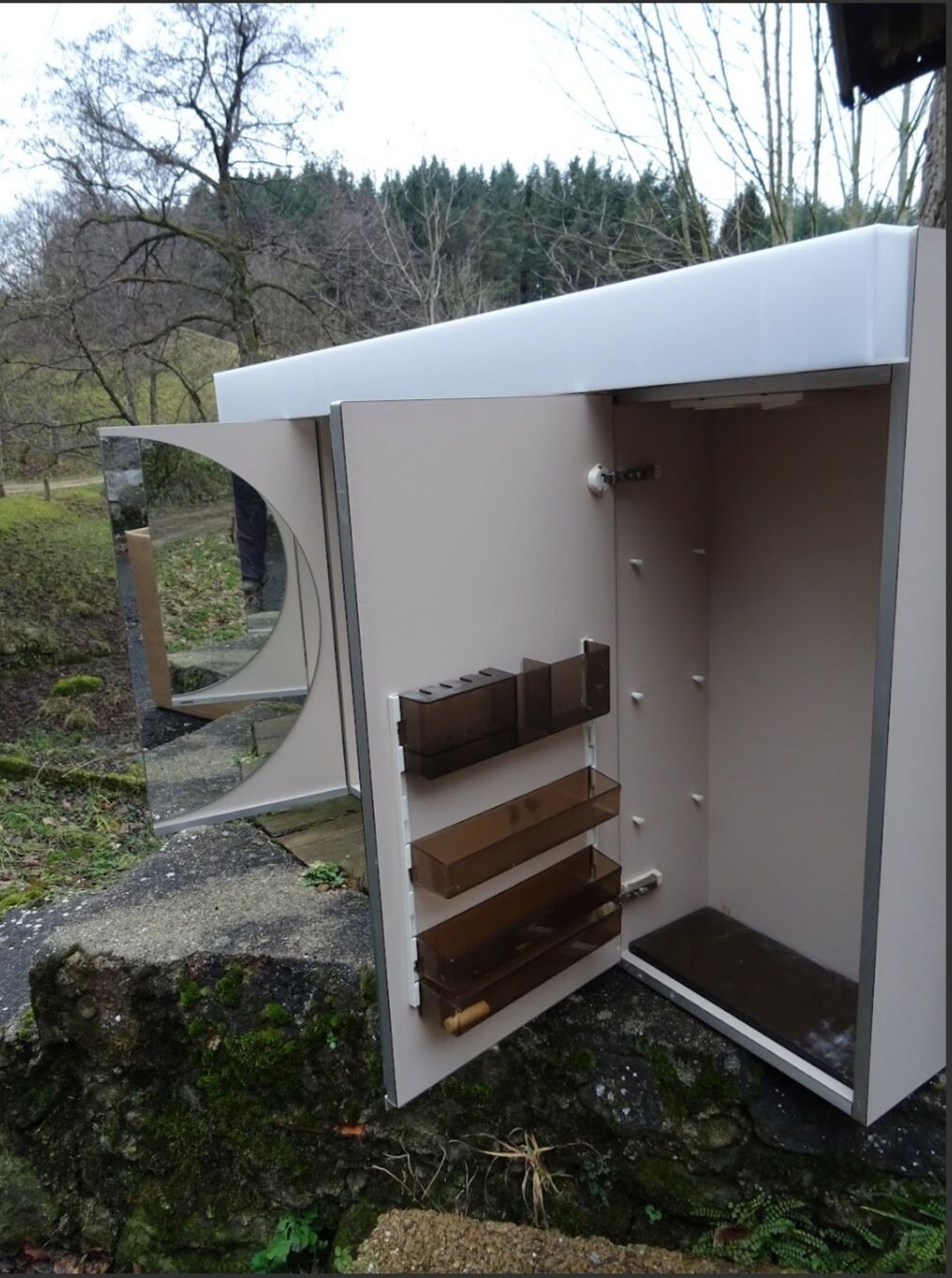 Armoire de toilette année 70