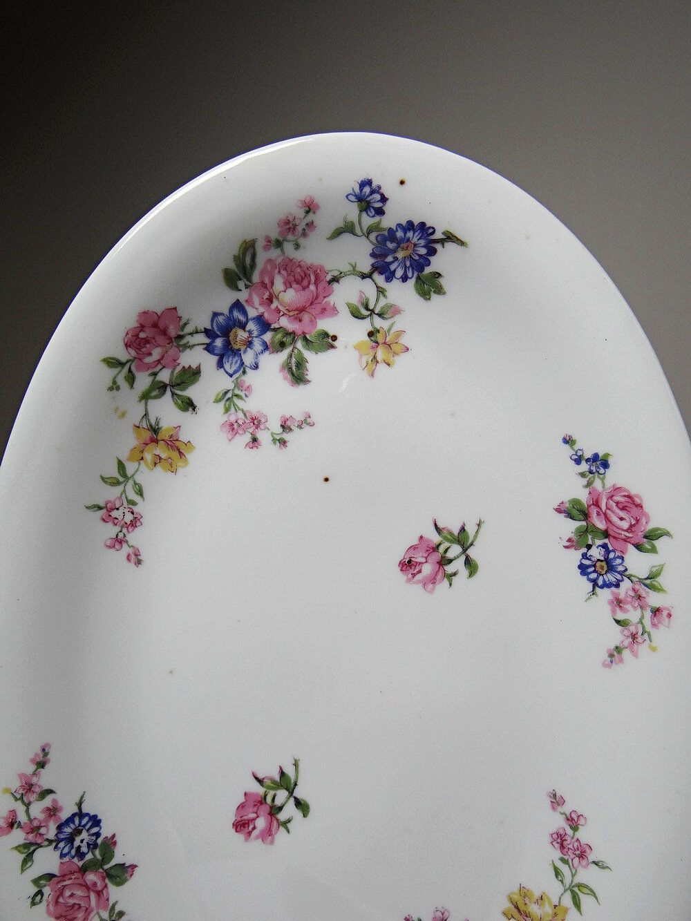 2 Bernardaud Limoges porcelain dishes with floral decoration from the 1920s to 1950s.