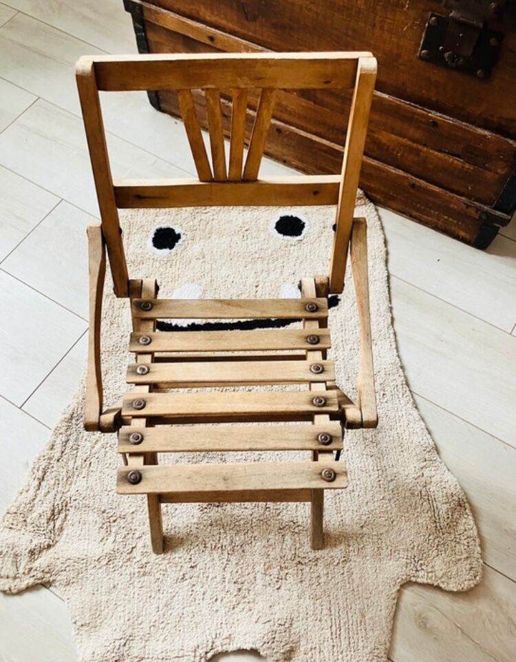 Foldable children's chair