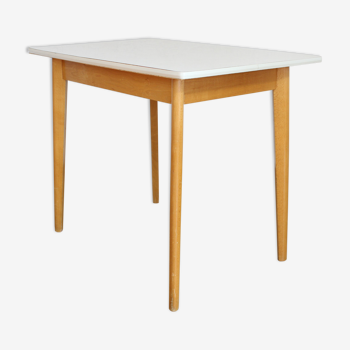 Table vintage au design scandinave