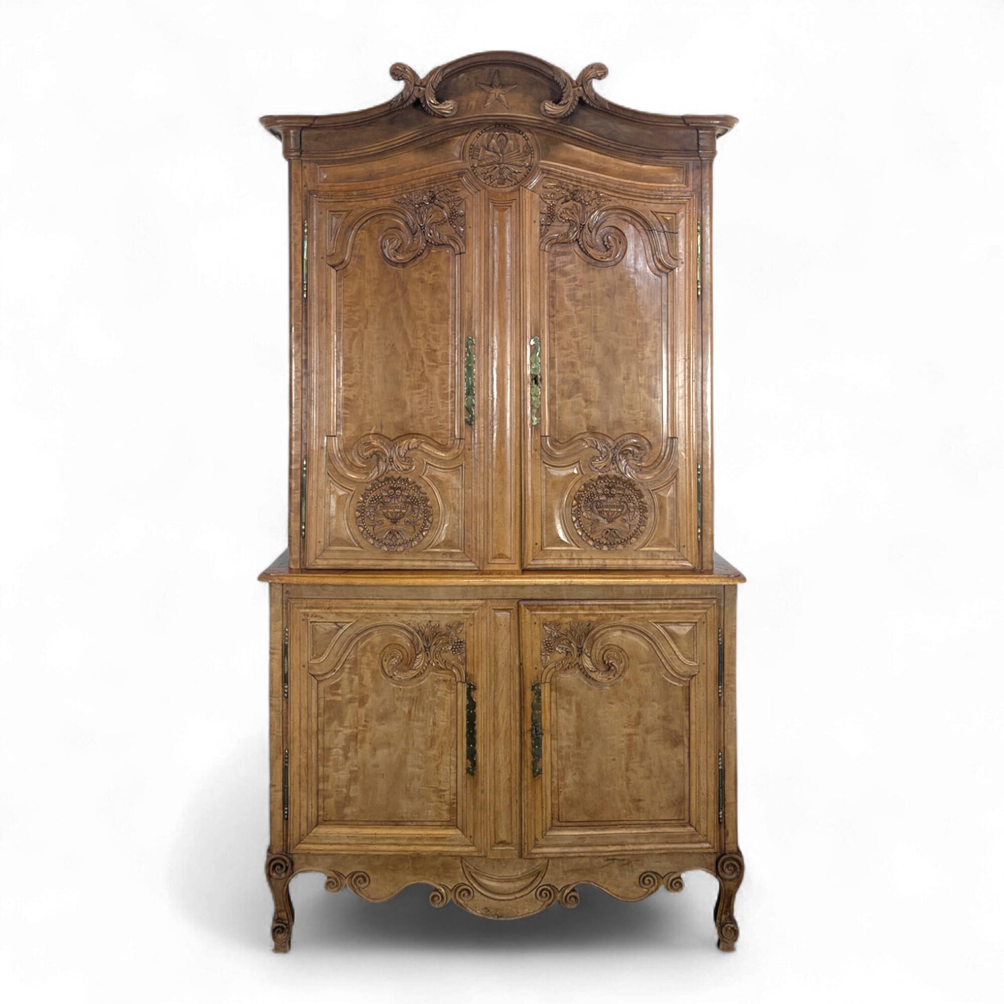 Cauchois sideboard in apple wood with hollow carvings
