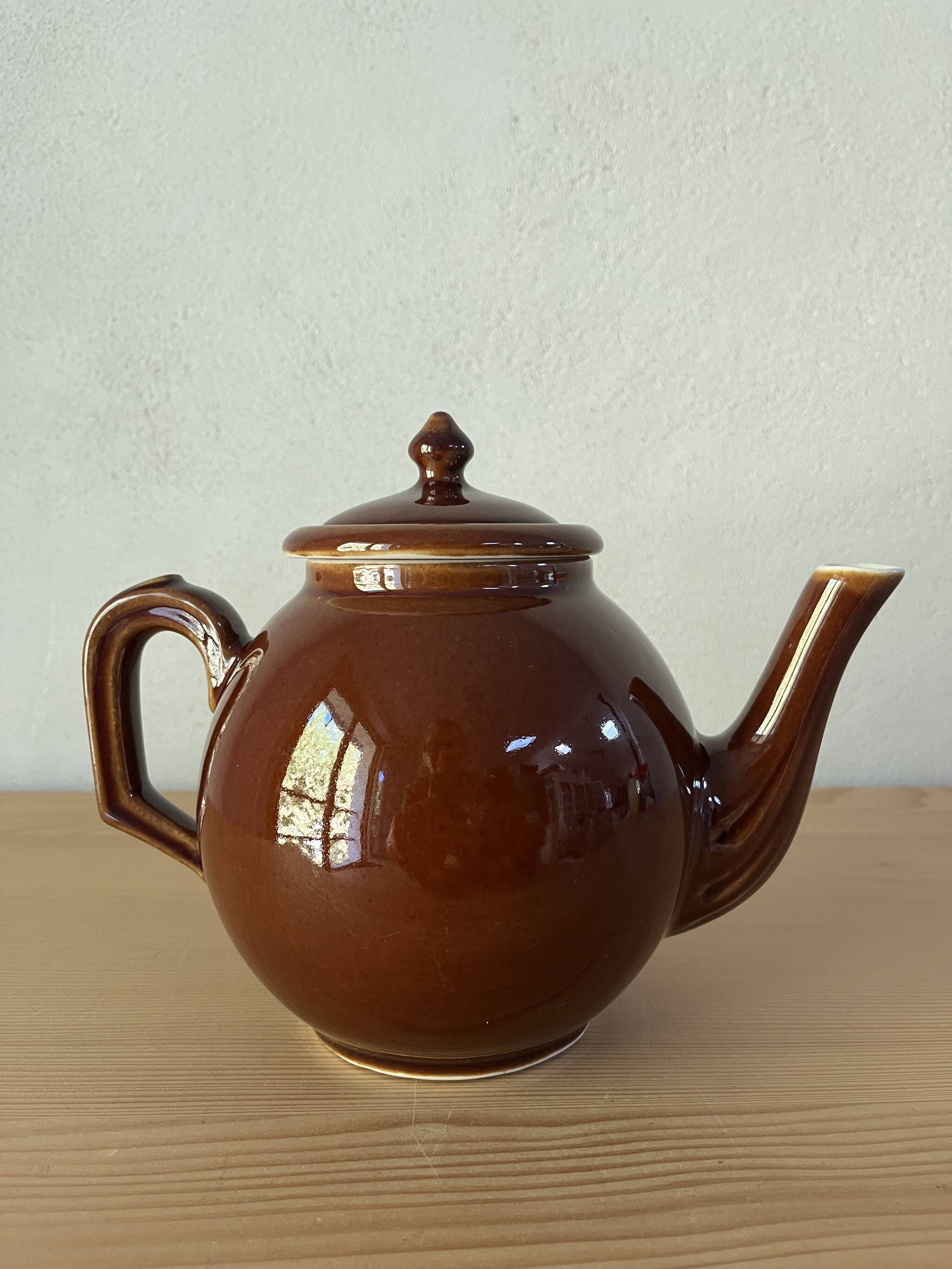 Large bistro teapot with infuser