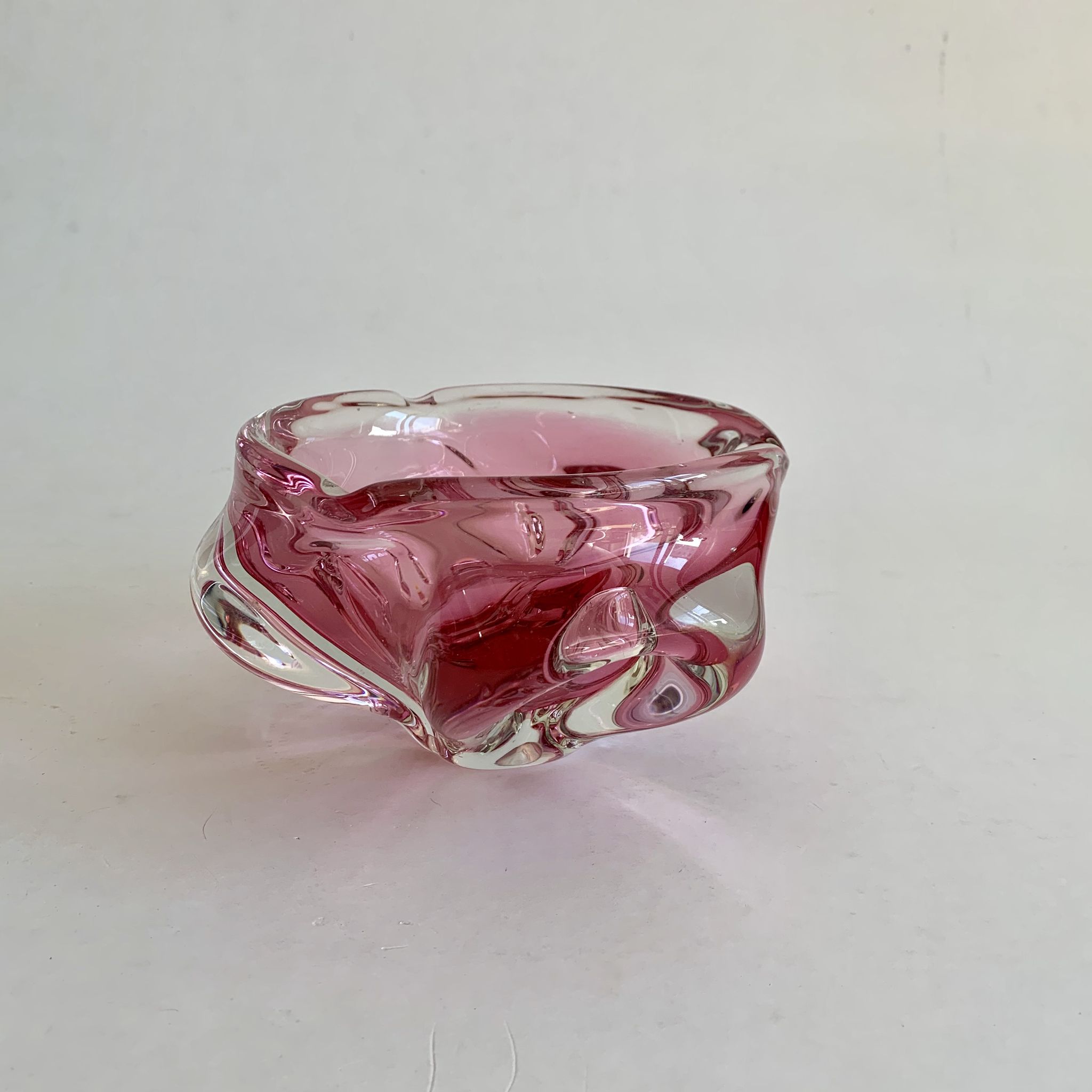 Pink ashtray by Jozef Hospodka for Chribska Sklarna, 1960s