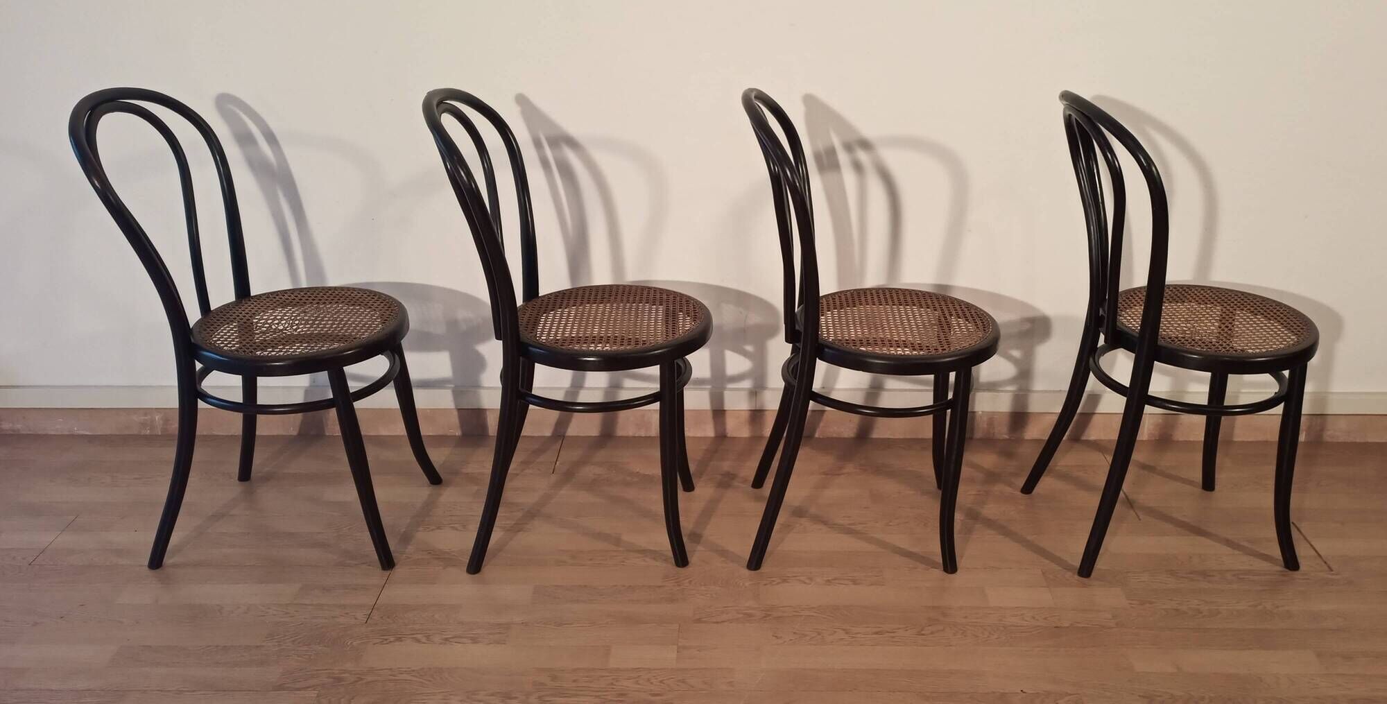 Chaises de salle à manger en hêtre courbé dans le style de Thonet, Italie, lot de 4