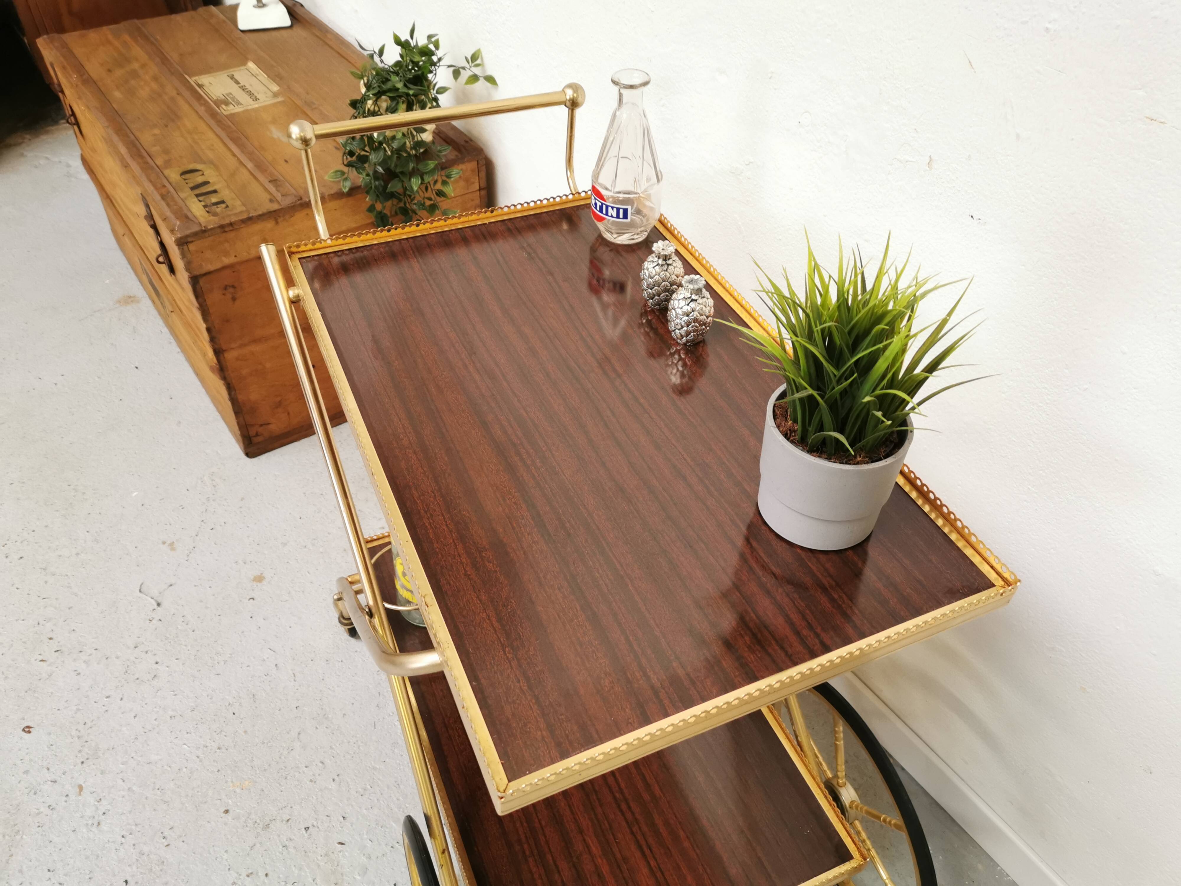 Vintage bar maid service