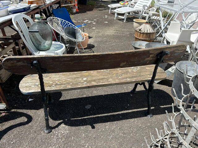 Antique garden bench in cast iron and wood from the 1940s