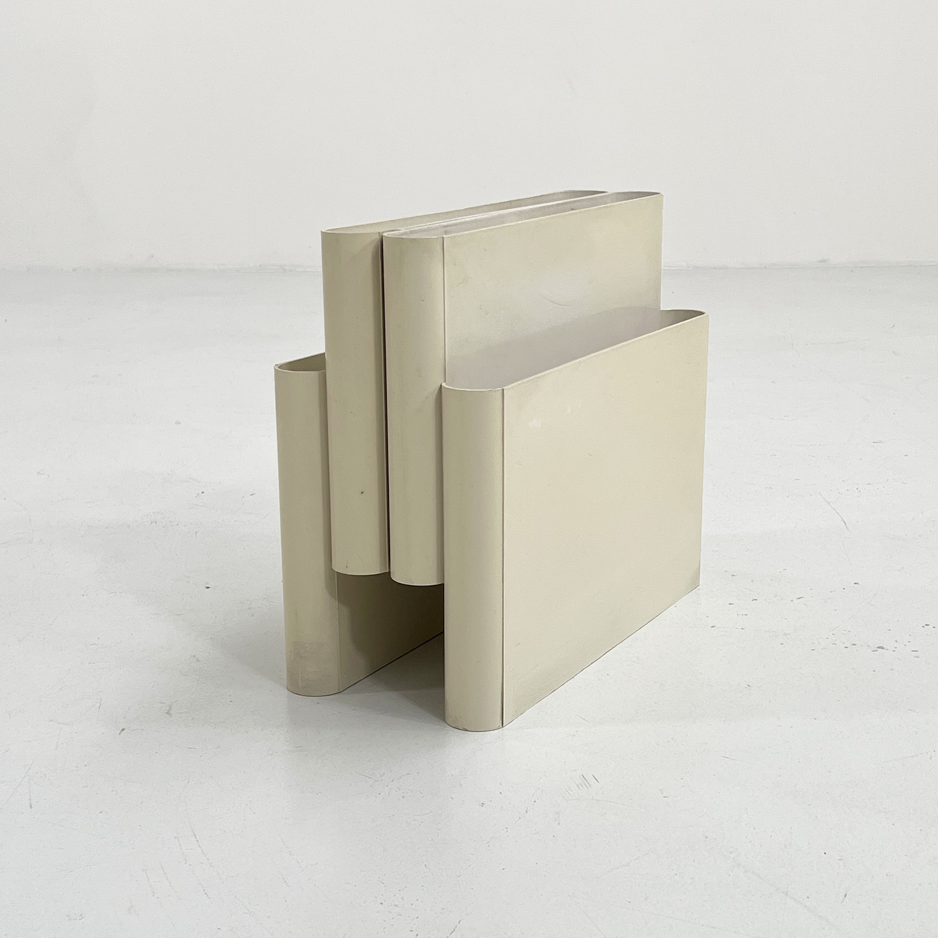 Magazine holder by giotto stoppino for kartell, 1970