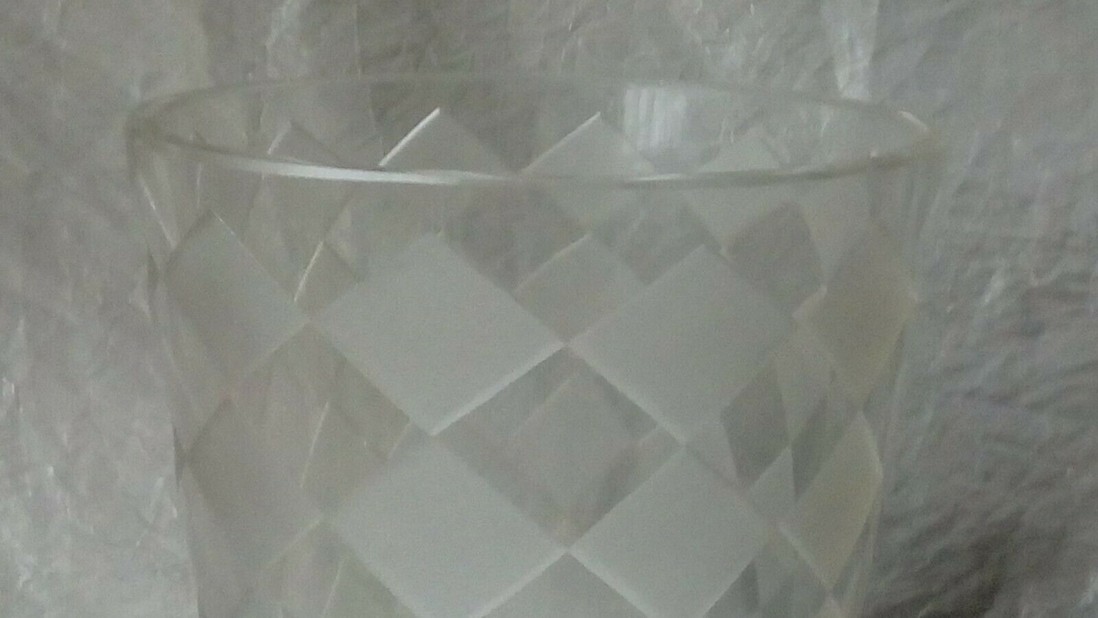 Diamond checkered crystal vase in depoli art deco glass