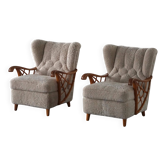 Paire de fauteuils lounge suédois modernes, peau de mouton shearling et orme, années 1940