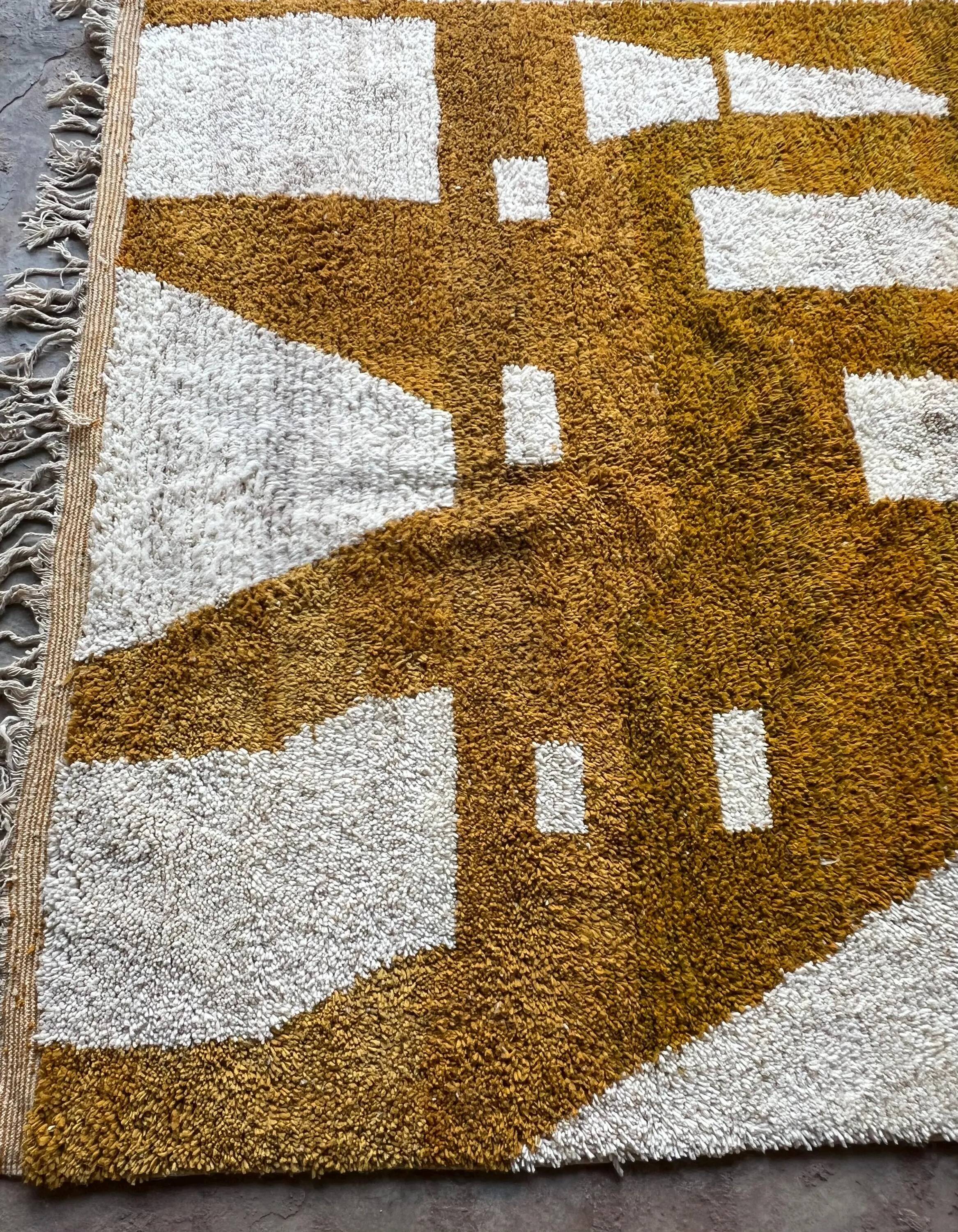 Moroccan wool rug handwoven 2.5x1.5 m