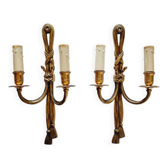 Pair of French wall sconces in bronze, Louis XVI style, with cord.
