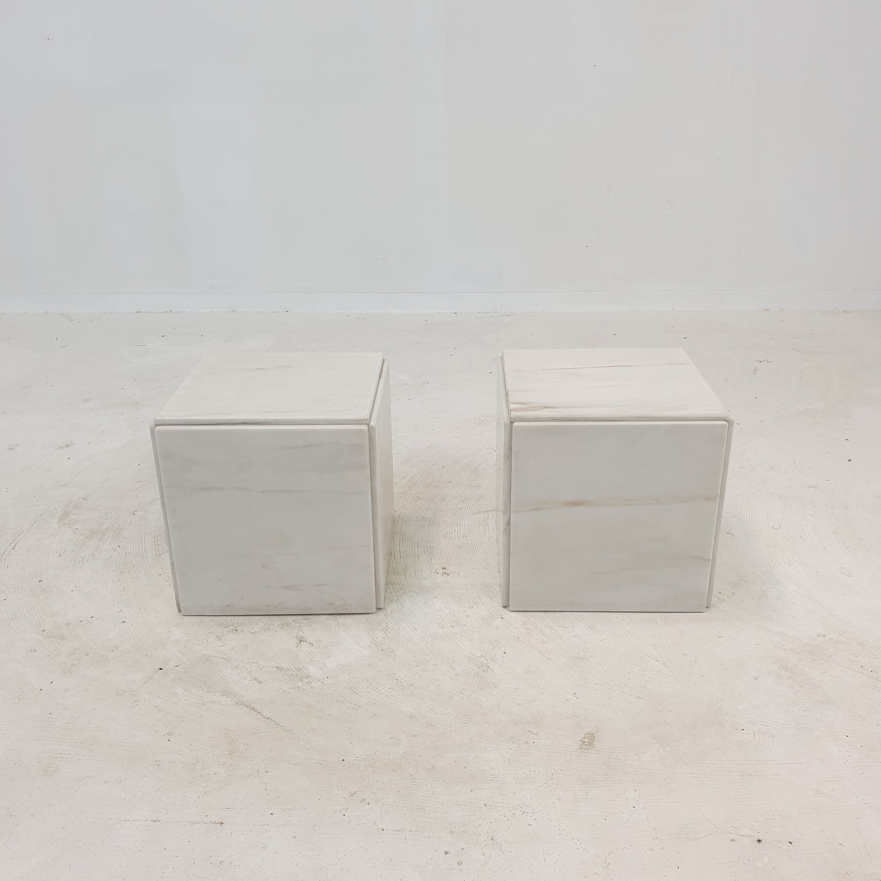 Set of 2 italian marble pedestals or side tables, 1980's