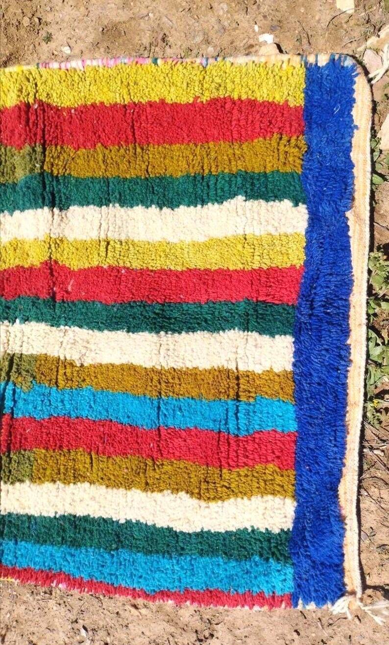 Traditional handwoven Berber rug, size 160 x 240 cm