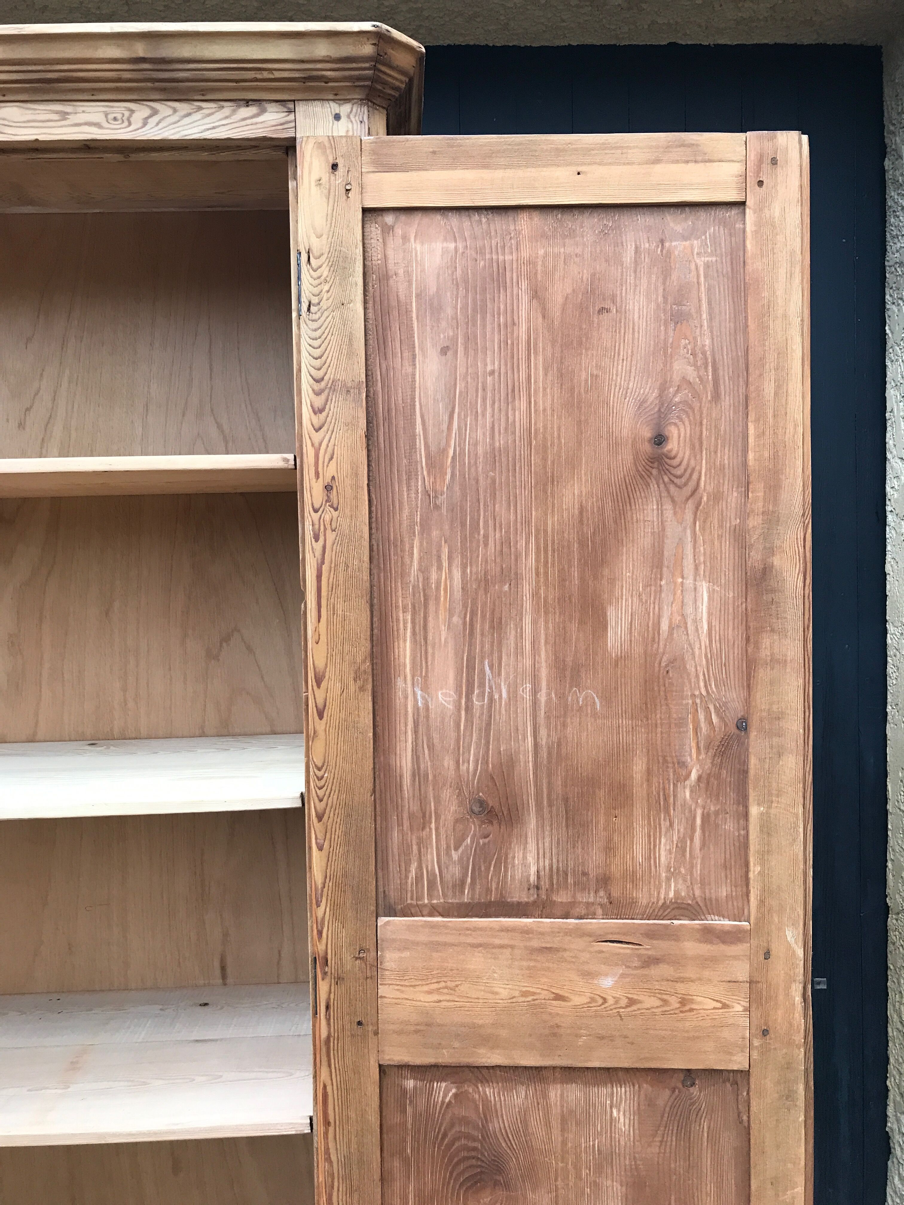 Armoire en bois
