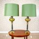 Paire de lampes de table vintage dans un style classique avec des bases décoratives et