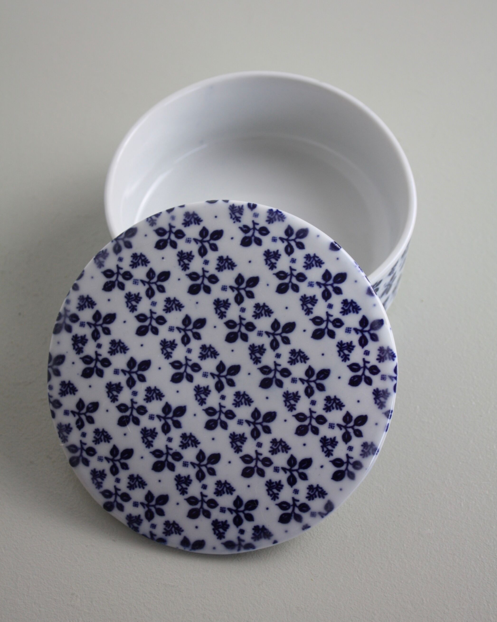 White and blue porcelain jewelry box