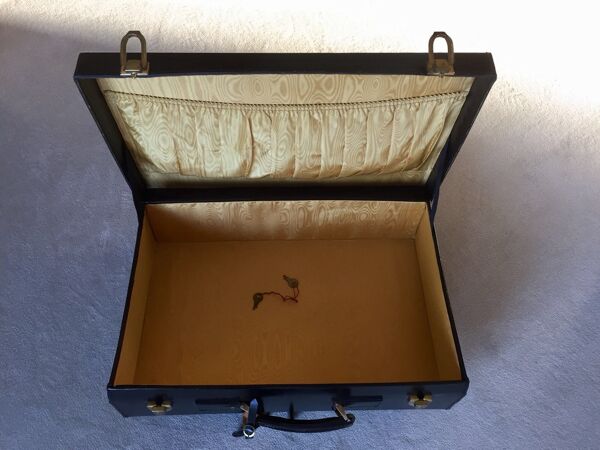 Valise cuir noir  bords et poignée piqures sellier