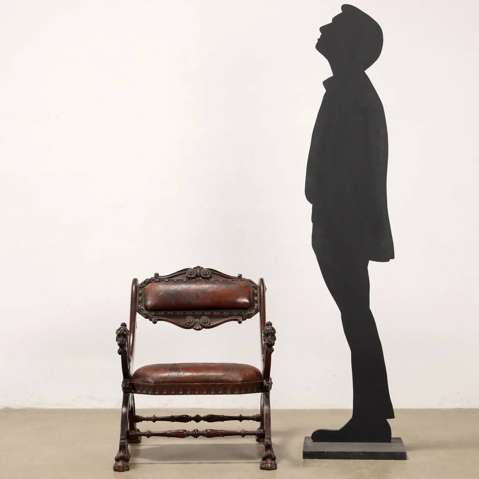 Antique neo-Renaissance chair in wood and leather, 20th century