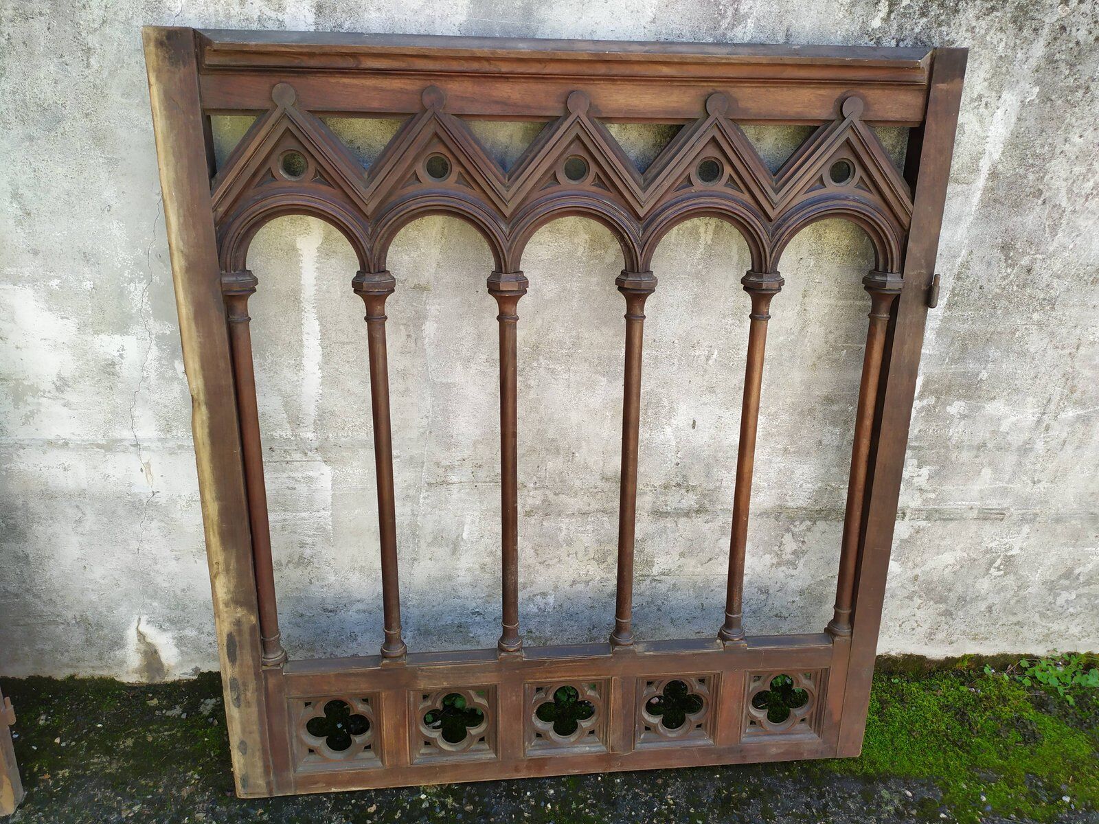 Boiserie claustra style gothique