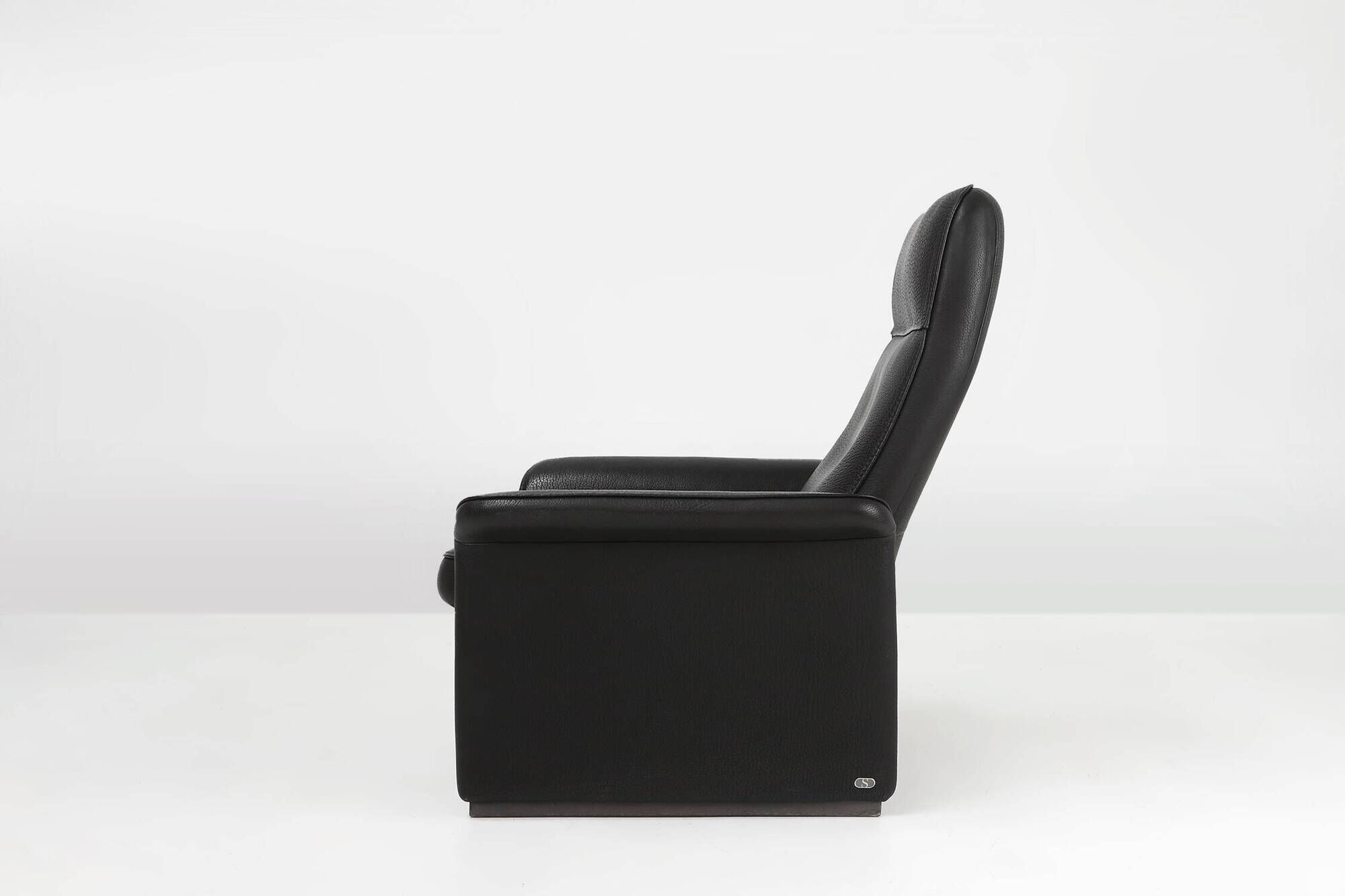 Exceptional De Sede DS50 lounge chair in black leather, Switzerland ca. 1980