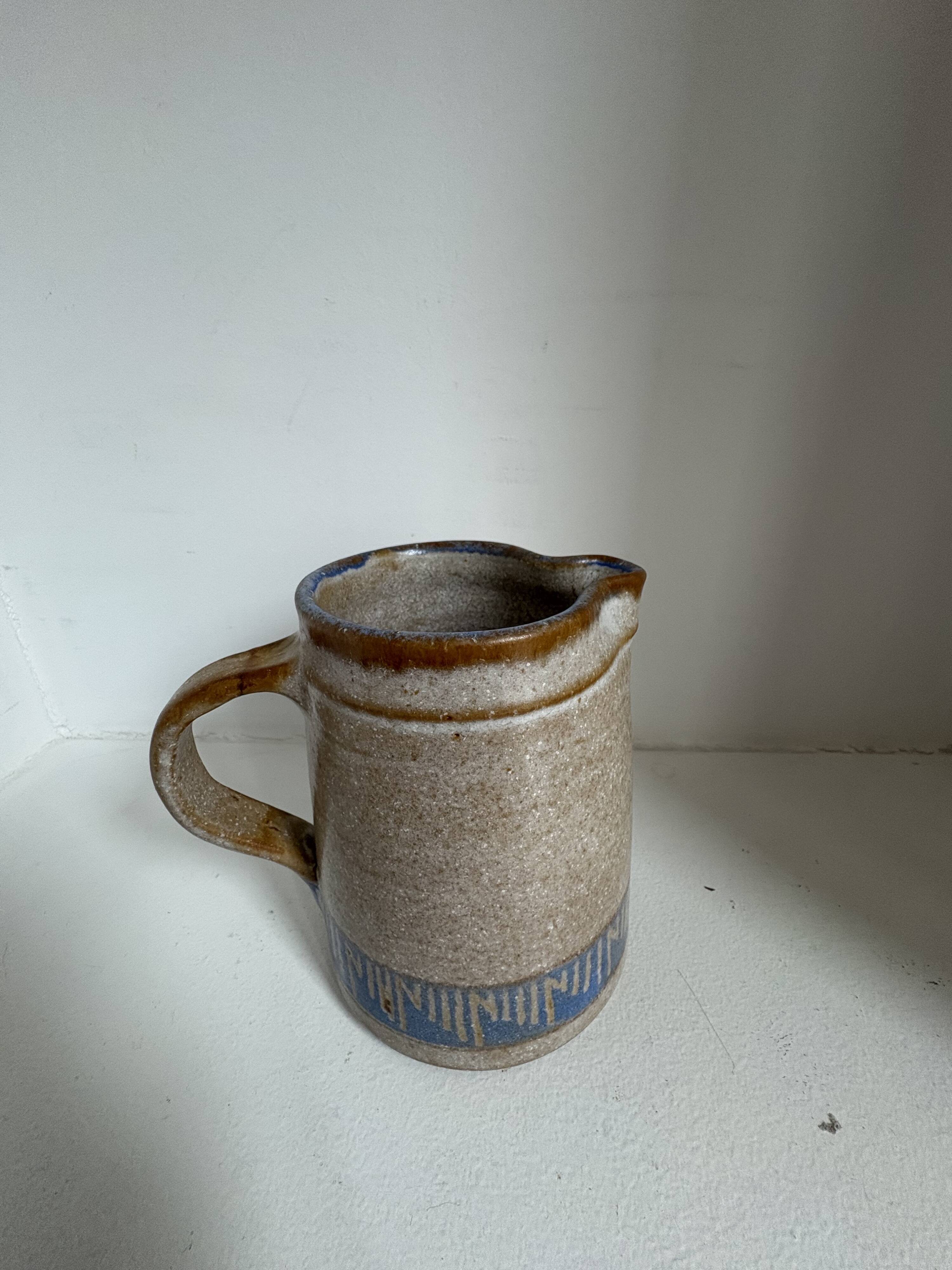 Set of 16 decorative items