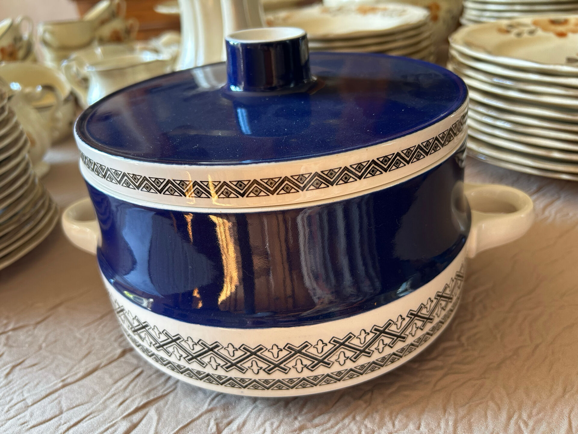 Sapphire soup tureen Villeroy and Boch