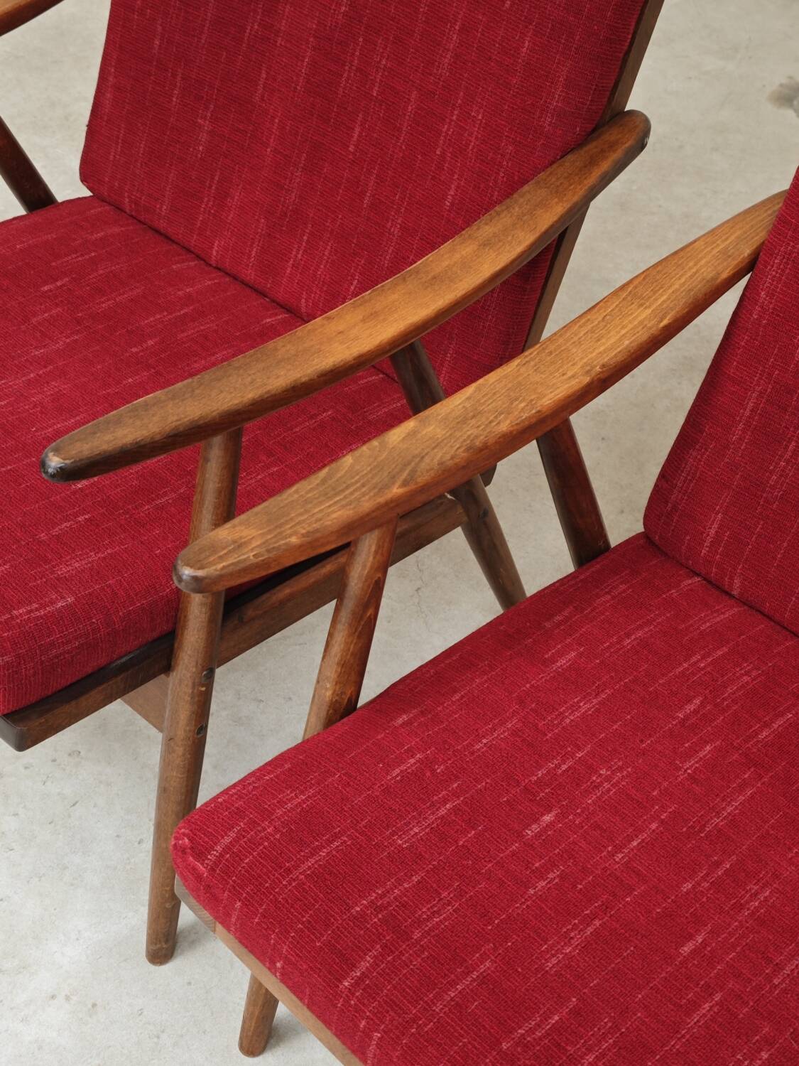Pair of burgundy boomerang armchairs Antonin Suman Ton Bystrice (Thonet)