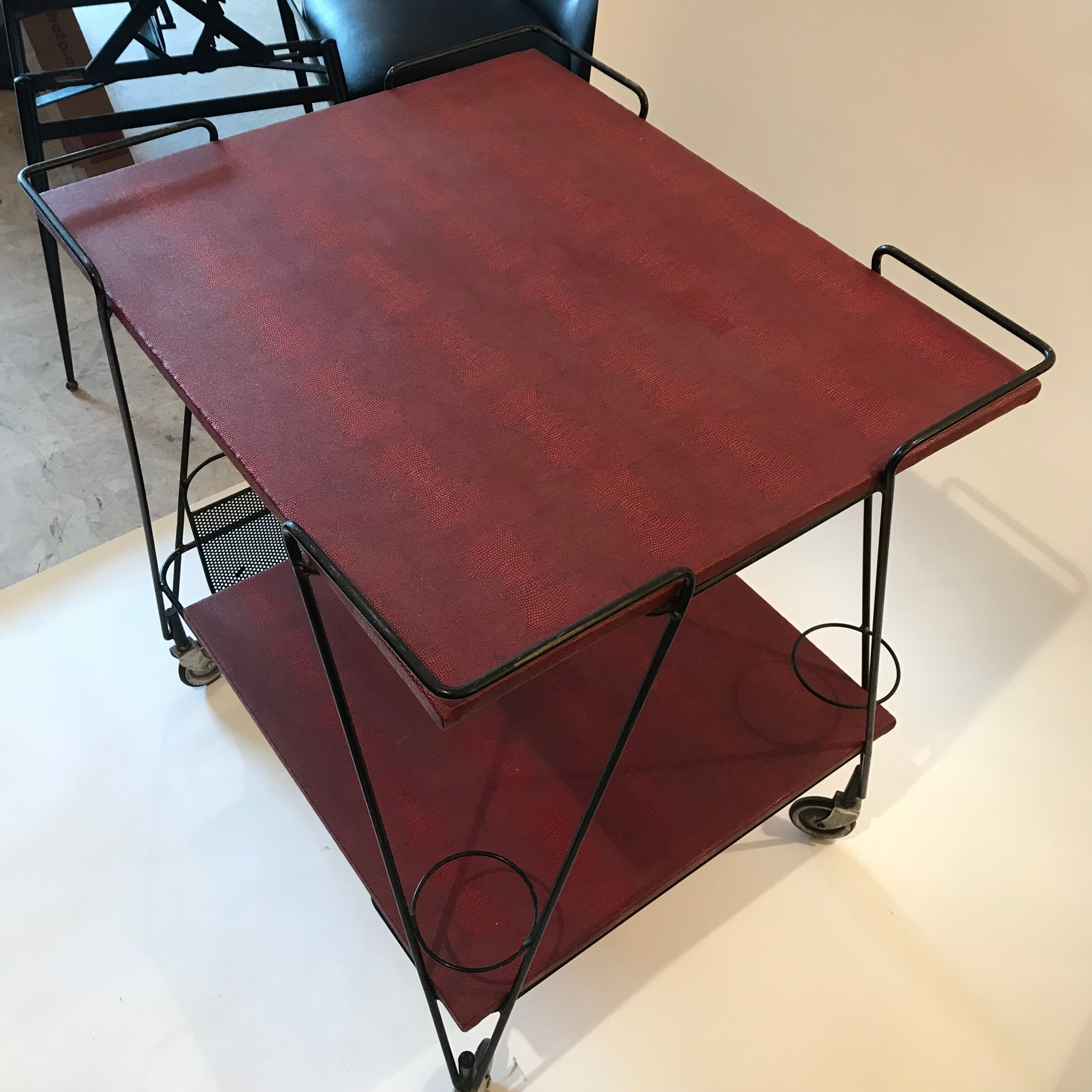 Serving table
