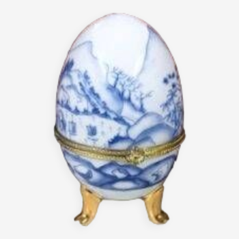 Porcelain egg box