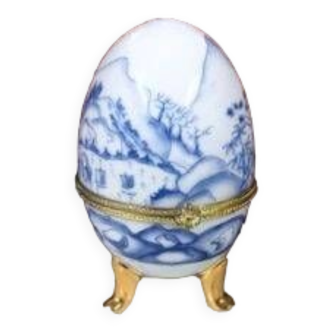 Porcelain egg box