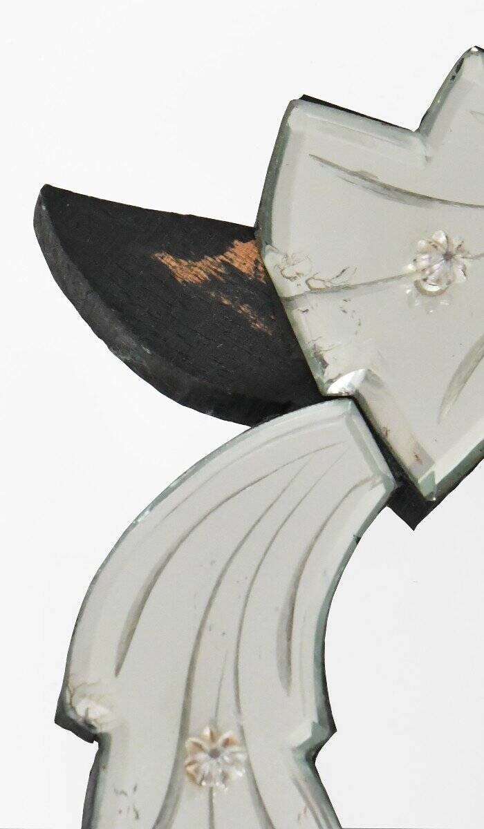 Oval mirror called Venice
