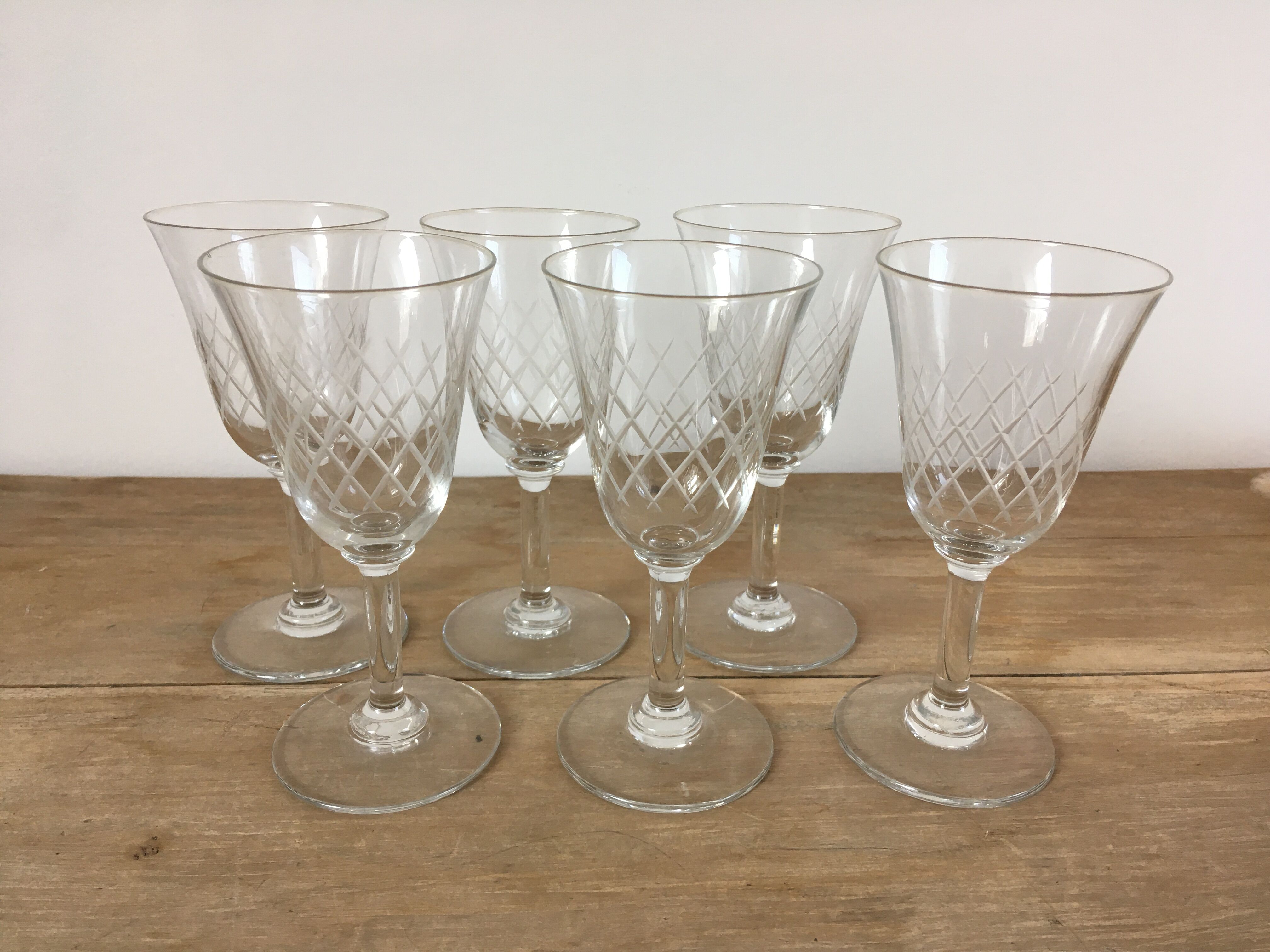 Verres à pied en verre gravé