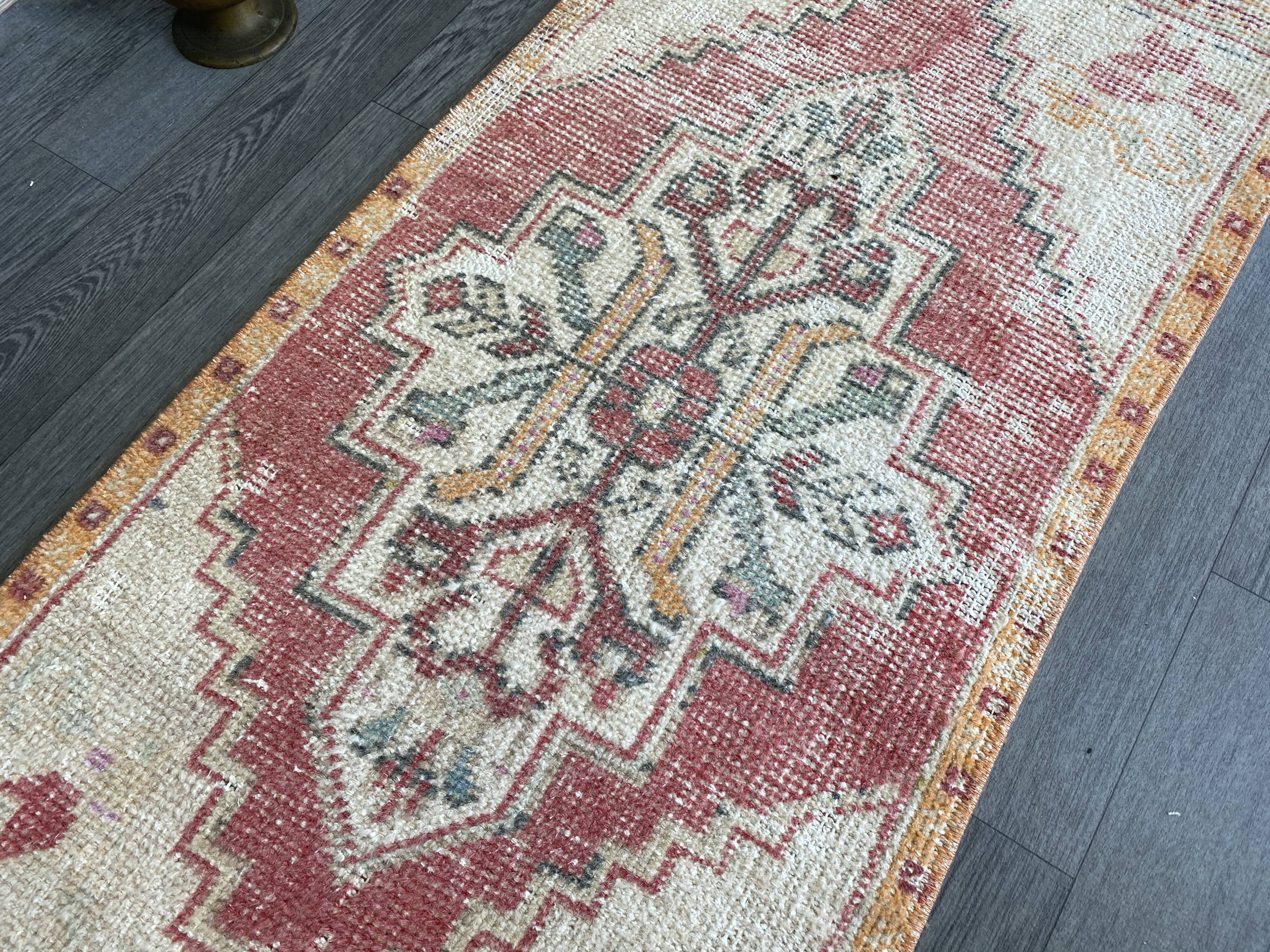Farmhouse decor muted rug 104x50cm