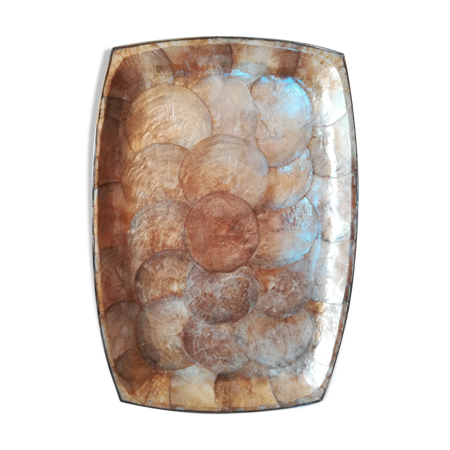 Mother-of-pearl plateau