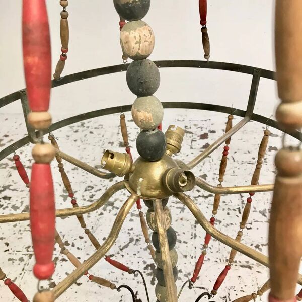 Lustre en perles de bois