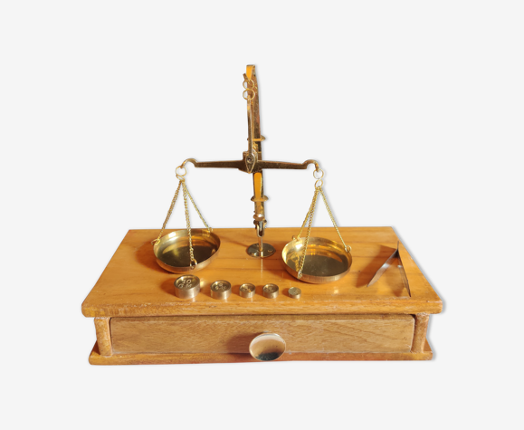Balance de pharmacien des années 20 avec sa boîte d'origine