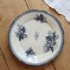 Flat plate iron earth Onnaing - Blue-black plant decoration on ivory background