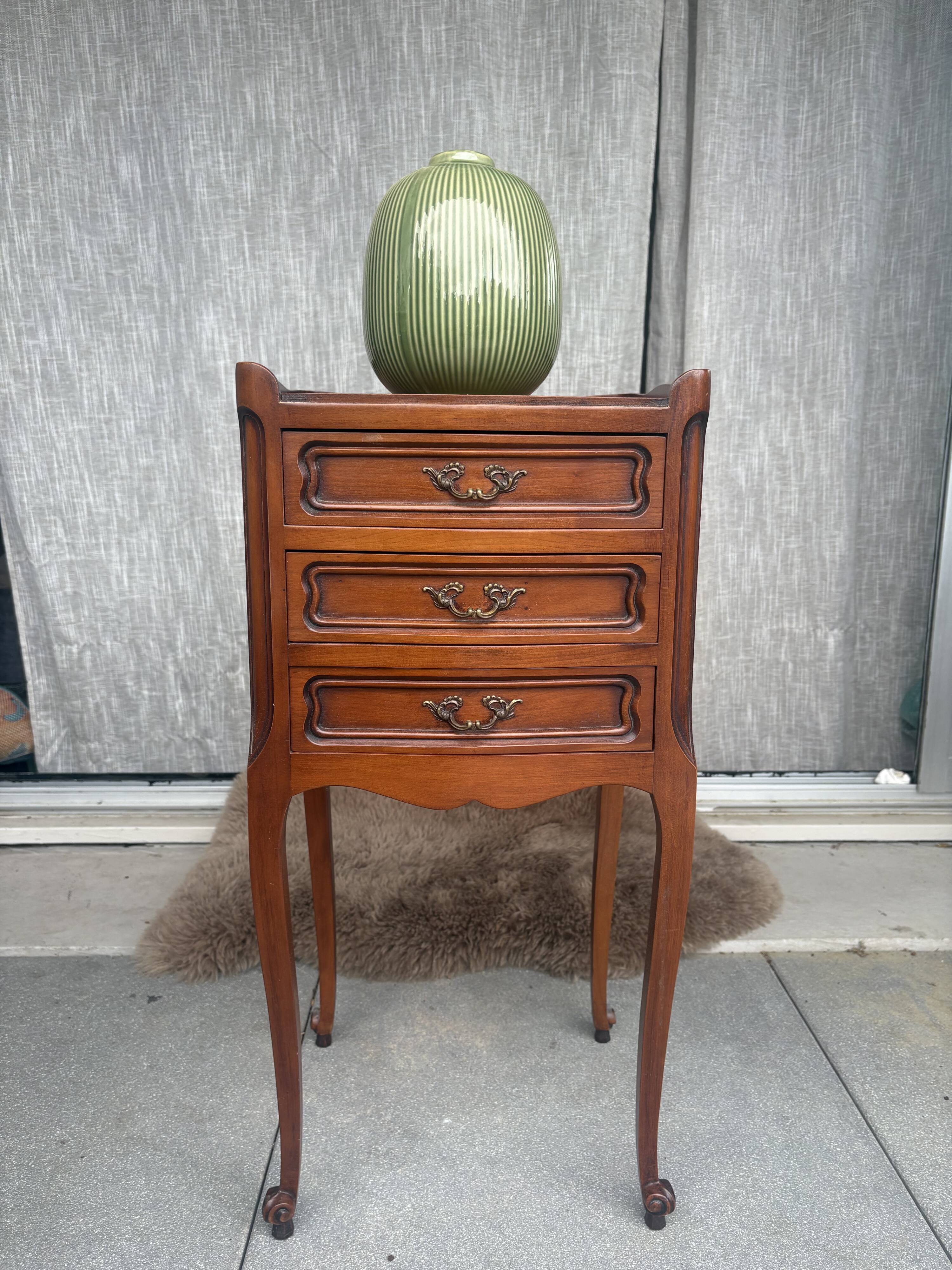 “Léopold” side table