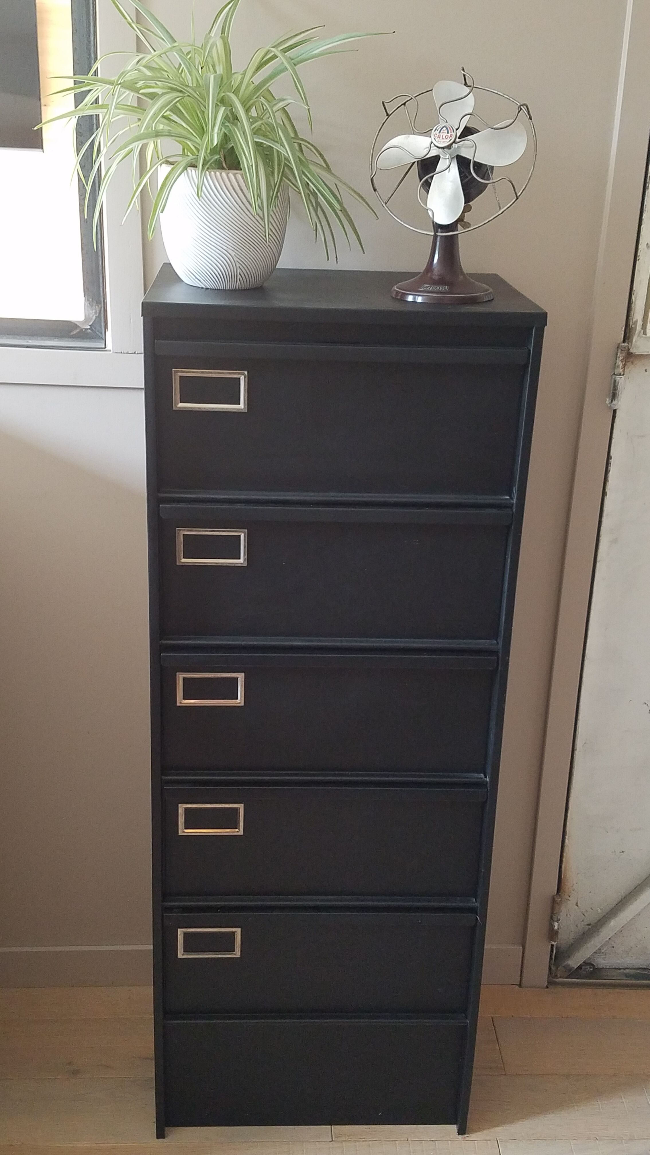 Meuble métal à clapets