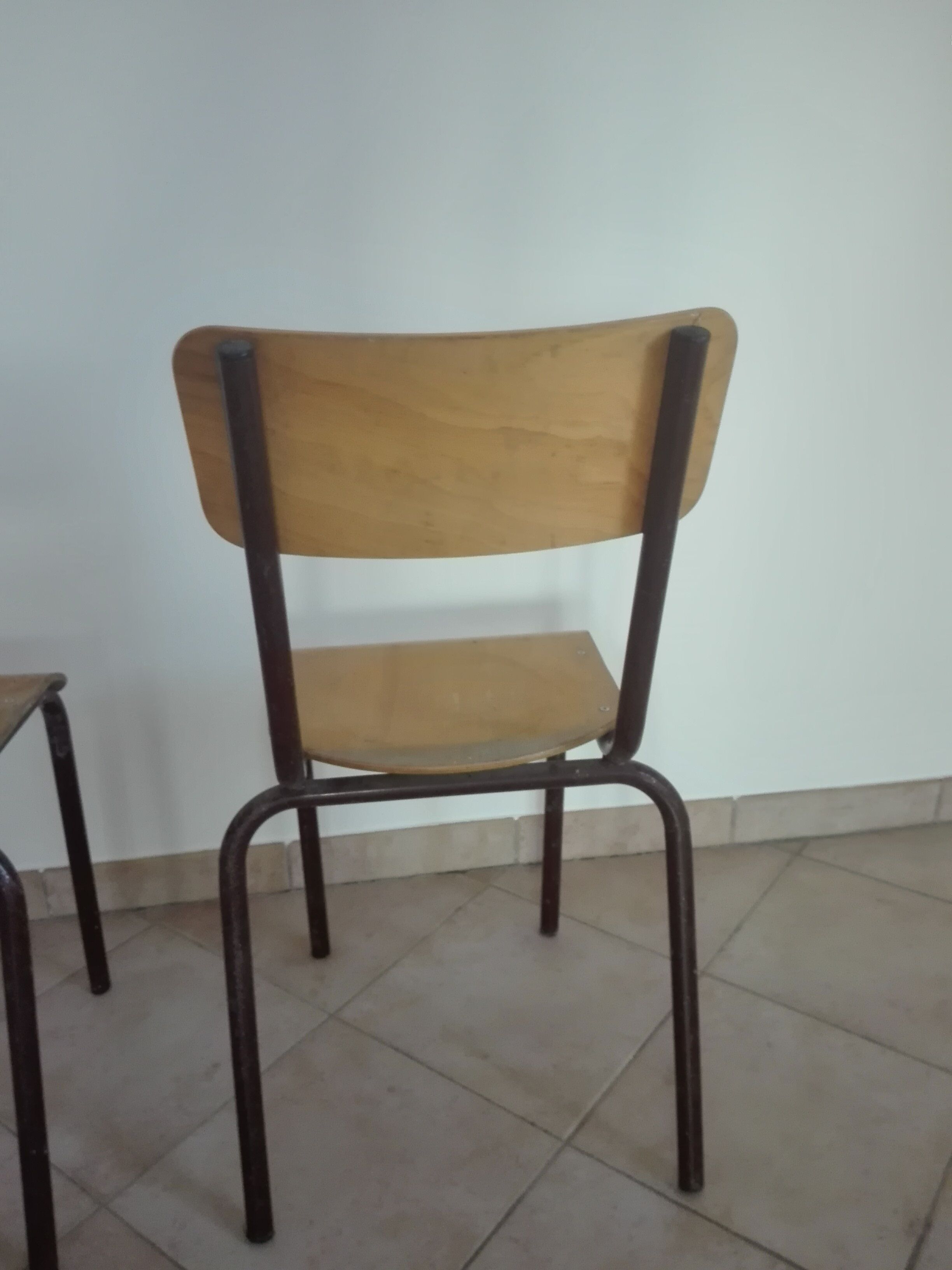 Lot of two school years 70 chairs Excellent condition