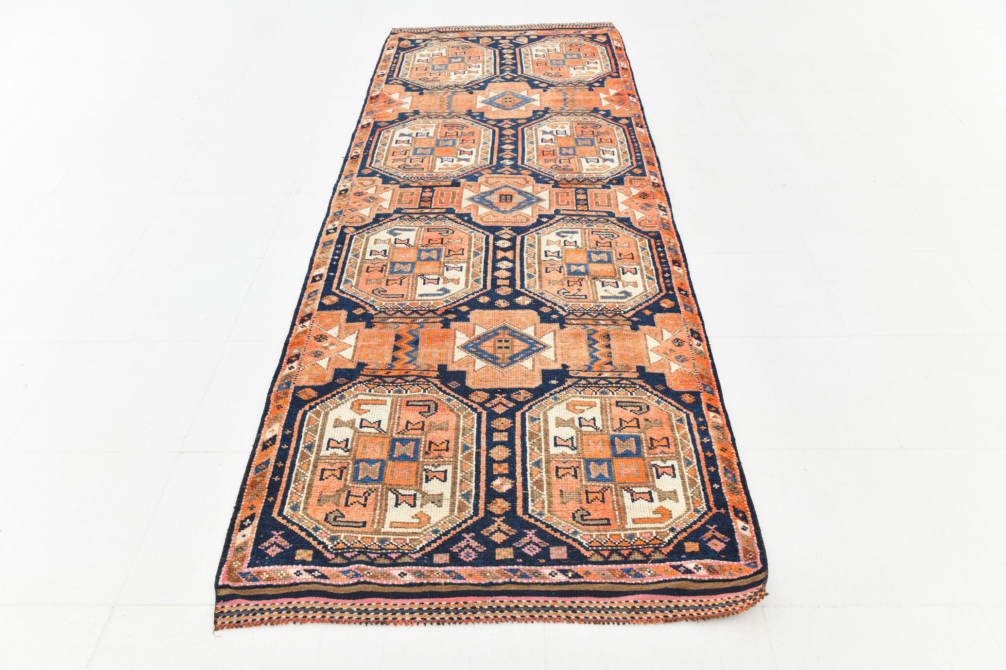 4x10 Wide Vintage Runner Rug, 110x323Cm