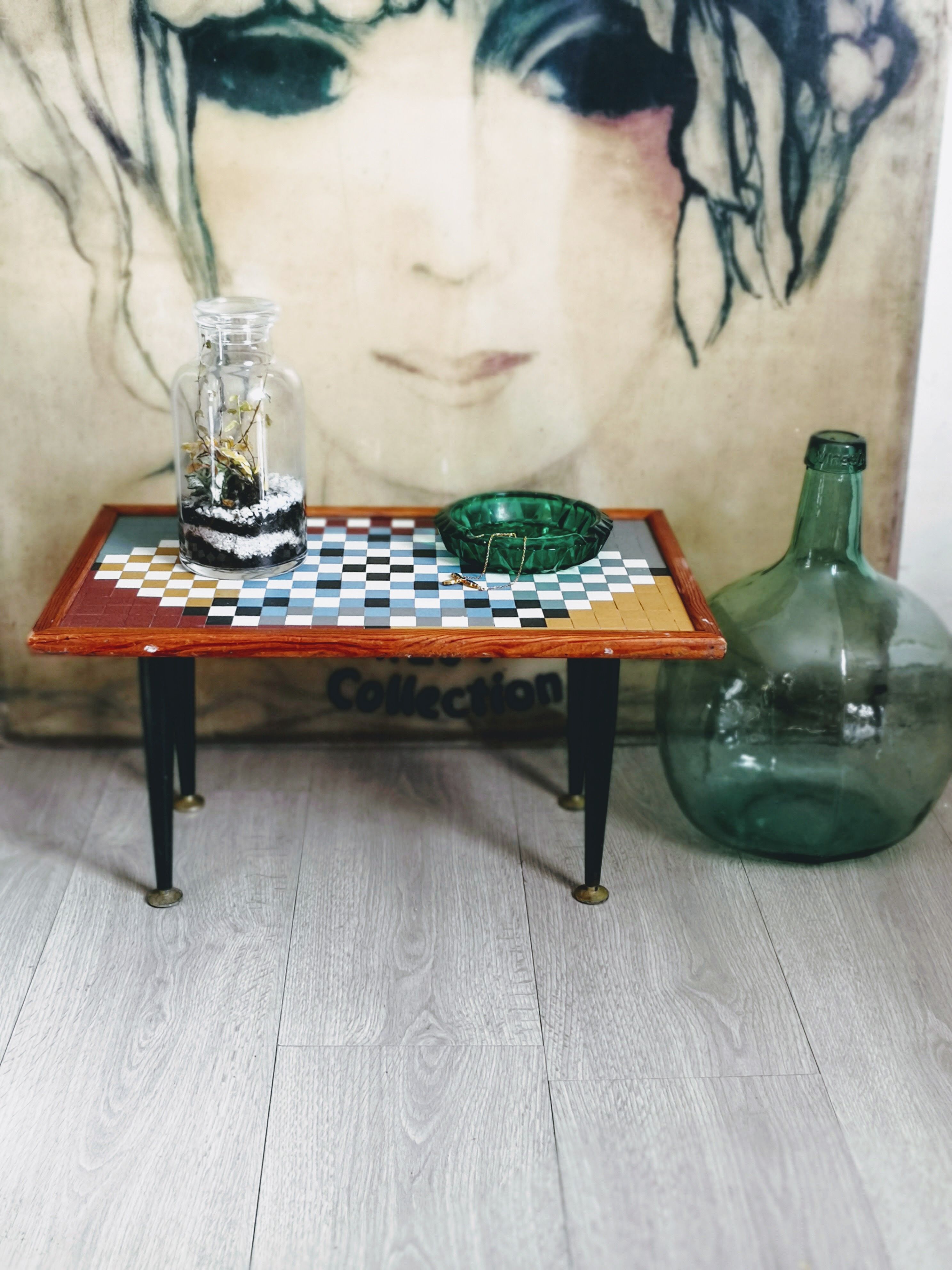 Small table checkered